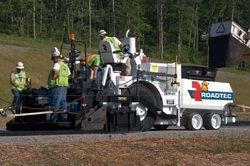 Ремонт колесного асфальтоукладчика Roadtec RP-190