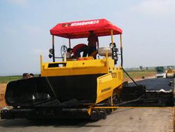 Ремонт гусеничного асфальтоукладчика XRMC LTU600