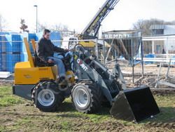 Ремонт фронтального мини-погрузчика GiANT D335 T